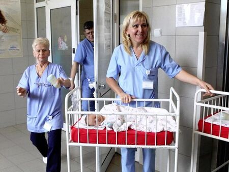 Бабинден е! Ден на акушерките, гинеколозите и родилките