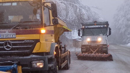 489 машини обработват републиканските пътища, трасетата се третират против заледяване