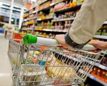 Проверките на КЗП и НАП за необоснован скок на цените продължават