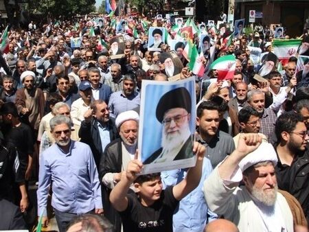 Става страшно: Иран спря интернет в цялата страна, масовите протести продължават (ВИДЕО)