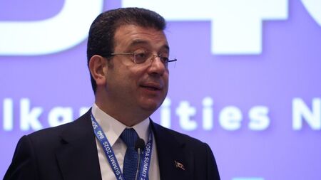 Турски съд удължи ареста на кмета на Истанбул Екрем Имамоглу