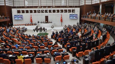 Минималната пенсия в Турция става 400 евро