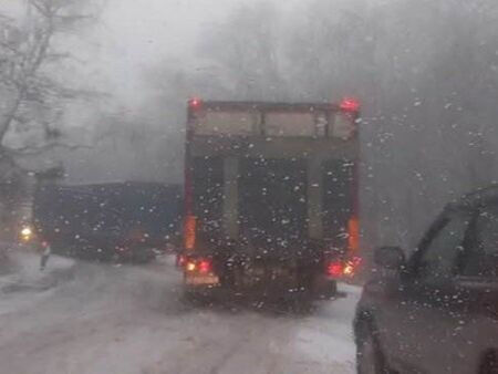 Мощен циклон със сняг и поледици навлиза в България