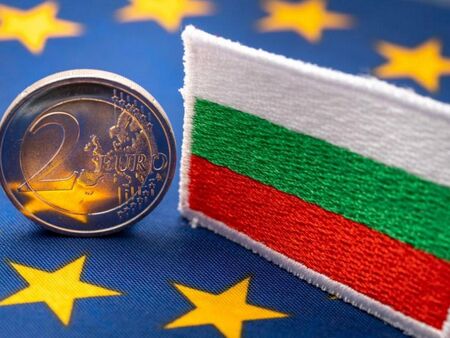 Бивш румънски премиер: С влизането си в еврозоната България ще има конкурентно предимство пред Румъния