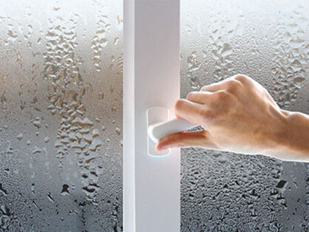 Как да спрете конденза на прозорците през зимата с доказани методи