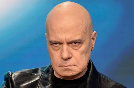 Слави Трифонов иска оставката на кмета Терзиев заради кризата с боклука в София