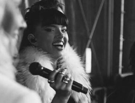 Искате Дара да ви пее – пригответе си 10 бона в евро и микрофон