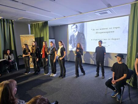 Яворовите дни в Бургас започнаха с първи междуучилищен конкурс за рецитация