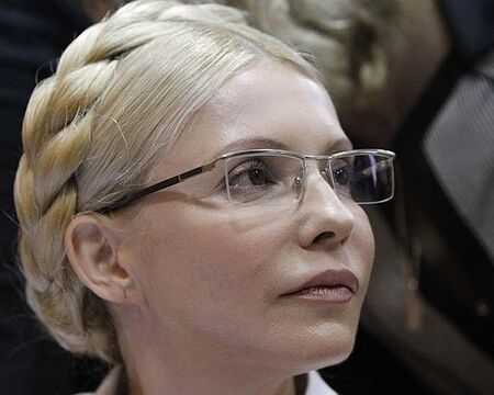 Претърсват офисите на партията на Юлия Тимошенко заради схема пари срещу гласове