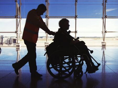 80-годишният мъж се опитва да пътува от Тенерифе с починалата си съпруга