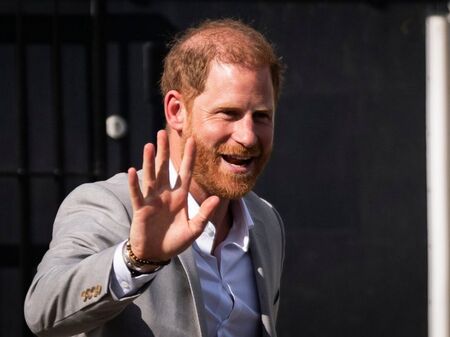 Принц Хари е без Меган на ски ваканция. Ще се развежда ли?