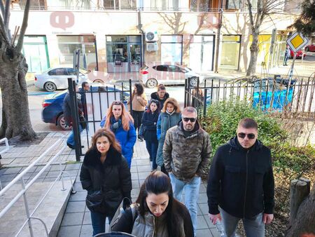 Имало всички основания директорката на училището да бъде отстранена смятат