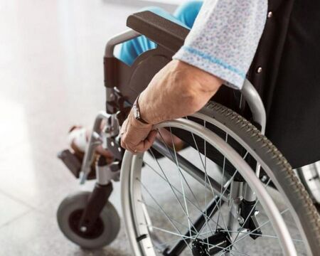 Възрастен турист опитал да излети от Тенерифе с починалата си съпруга