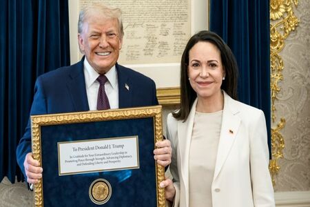 Организаторите на Нобеловите награди обаче реагираха с уточнение че макар