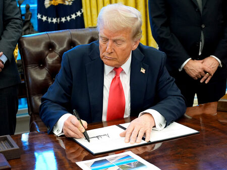 Доналд Тръмп прати в карцера северномакедонците, отказва им визи