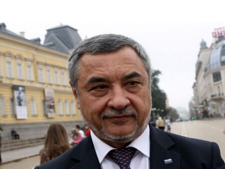 Егоцентричното поведение на Костадин Костадинов не му позволява да следва