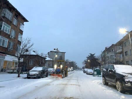 Основните пътища и уличната мрежа са почистени но снежната обстановка