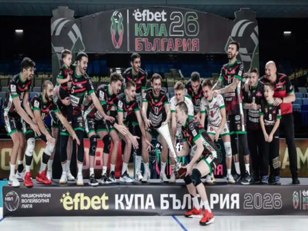 "Мастерхаус" прати на Нефтохимик поздравителен адрес и чек