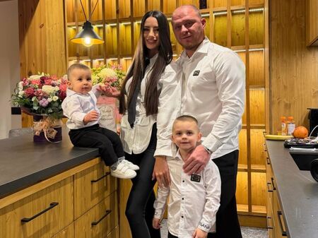 Даниел Бачорски заведе жена си в лукса, тя се снима в тоалетната