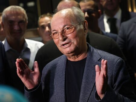 Ахмед Доган пръв заяви подкрепа за бъдеща партия на Румен Радев