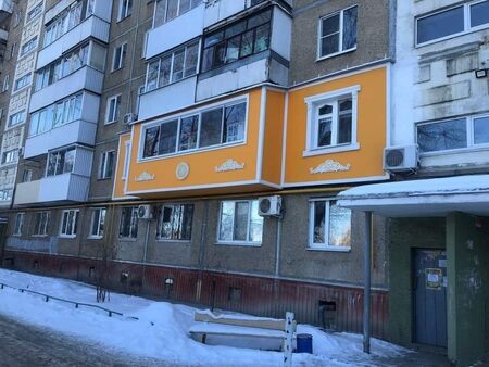 Възрожденски дворец в панелна броня се появи в български град