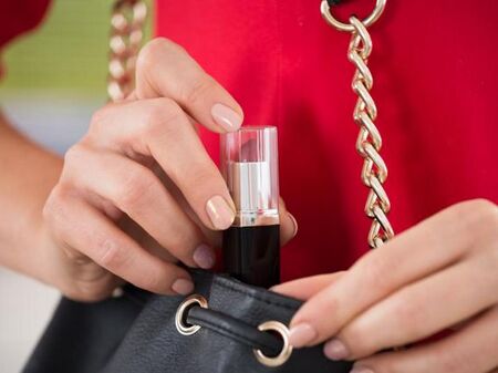 Италианка отмъкнала бижута, бельо и козметика за над 4000 евро от магазин на летището в София