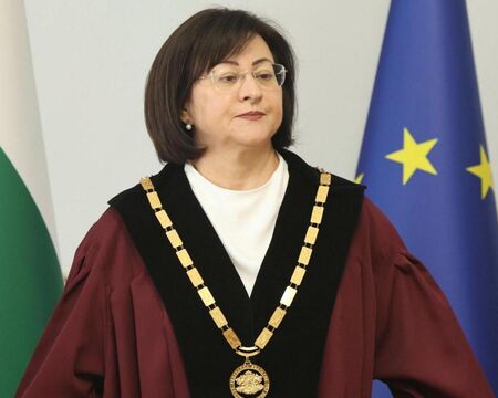 В петък КС  ще заседава  по оставката на Румен Радев