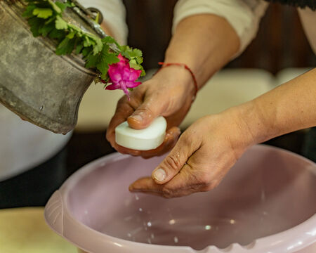 Жителите на Бродилово пресъздадоха родилен обред за Бабинден