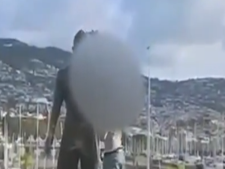 Неизвестен подпали статуята на Кристиано Роналдо в Мадейра