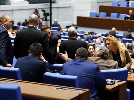 Заседанието на парламента беше прекъснато след нарушаване на реда в