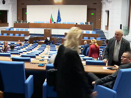 Поради липса на кворум Промените в Изборния кодекс бяха включени