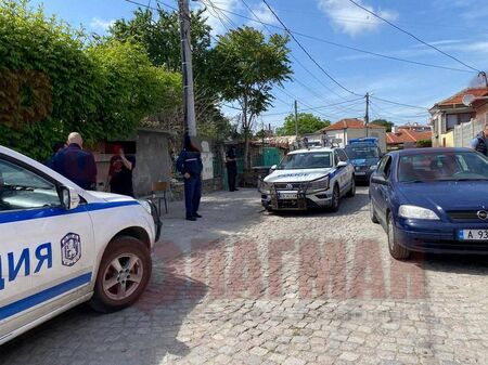 Освен наркотичните вещества полицията е иззела и други материали свързани