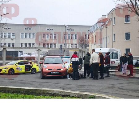 Извънредно! Ямболски Нисан помете възрастна жена в центъра на Бургас