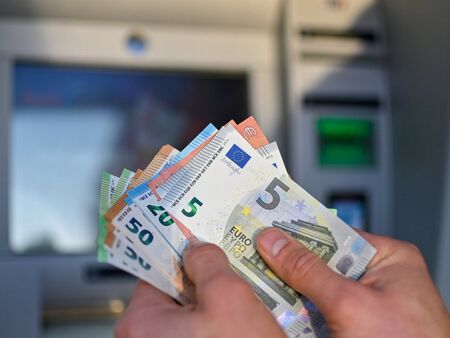 В заседанието участваха всички конституционни съдии Определението е прието единодушно