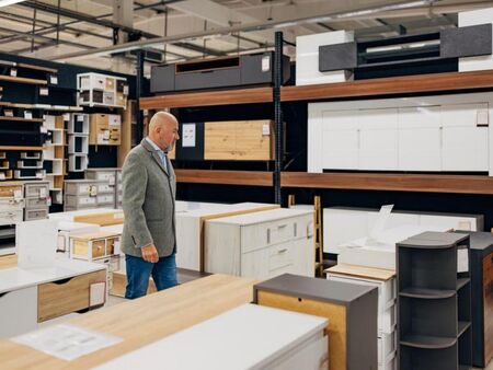 От 1599 лв. до €1599 за един и същи гардероб: НАП и КЗП проверяват мебелни магазини