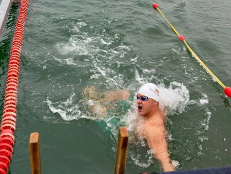 Участниците се състезаваха при изключително тежки условия температура на водата