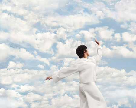 Неутралният цвят на 2026 година, символизира баланс, нежност и позволение да се „изключим“