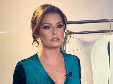 Живеем в толкова измислен свят, в някакви телефони, в които хората показват фалшив живот, каза Алекс Сърчаджиева