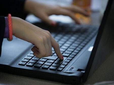 Нова измама в интернет краде пари чрез фалшиви оферти за контейнери