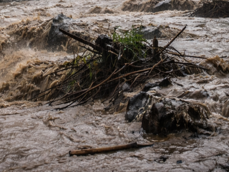 Опасно време удря две области - риск от тежки наводнения