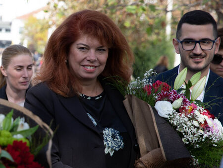 Илияна Йотова започва консултациите за служебно правителство, изборът й изглежда предрешен