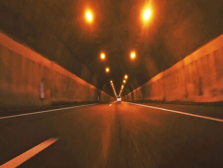 От утре движението през тунел "Топли дол" на "Хемус" ще продължи да е в двете тръби