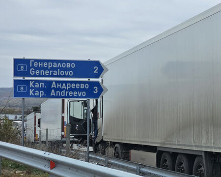 Тежка катастрофа с камион затвори пътя към Капитан Андреево