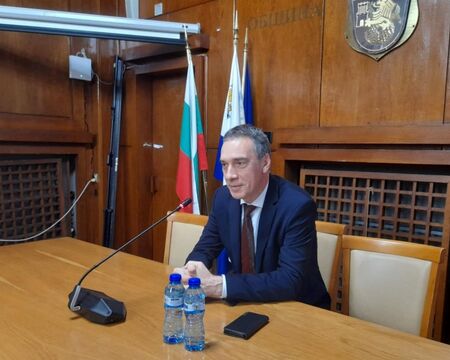 В сряда Мостът в морския град ще бъде осветен в розово