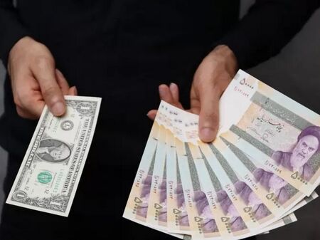 Валутата в Иран се срина до 1.5 млн. риала за 1 долар