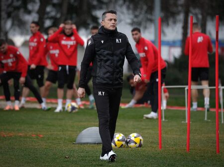 Зимната селекция на ЦСКА създаде няколко проблема, Христо Янев търси решение