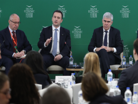 Сметките за ток щяха да скочат с 60% без запазването на регулирания пазар, обяви Жечо Станков