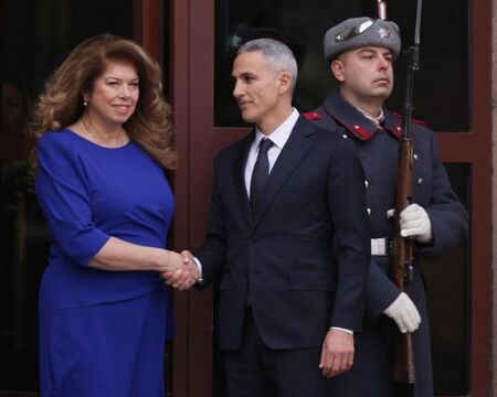 В момента тече срещата на президента с Андрей Гюров за поста служебен министър-председател в България 