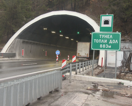 Поетапни ограничения на движението в тунел Топли дол на АМ Хемус през нощта