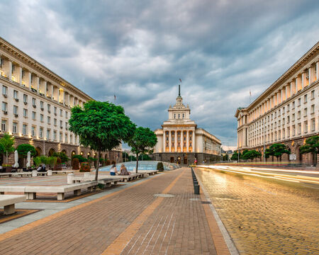 Счупено стъкло на автомобил на депутат пред НС